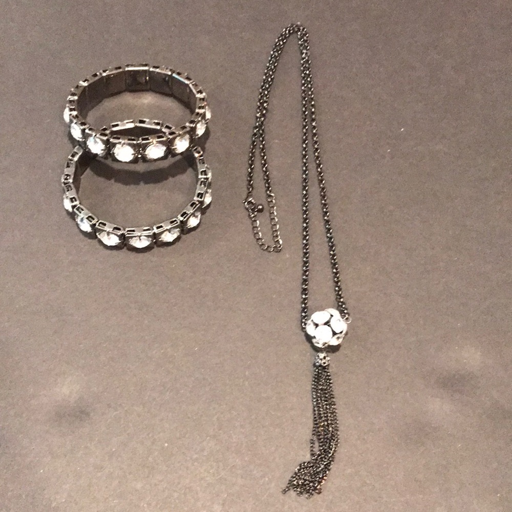 Necklace and bracelet set